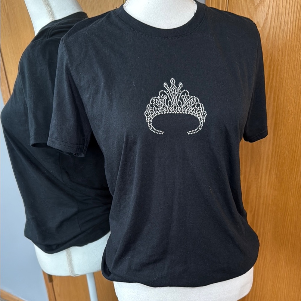 Gildan Black Short Sleeve Tee with Crown Design
